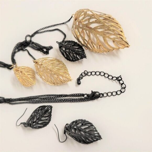 Filigree Gold Leaf Necklace with Matching earrings - Picture 4 of 4